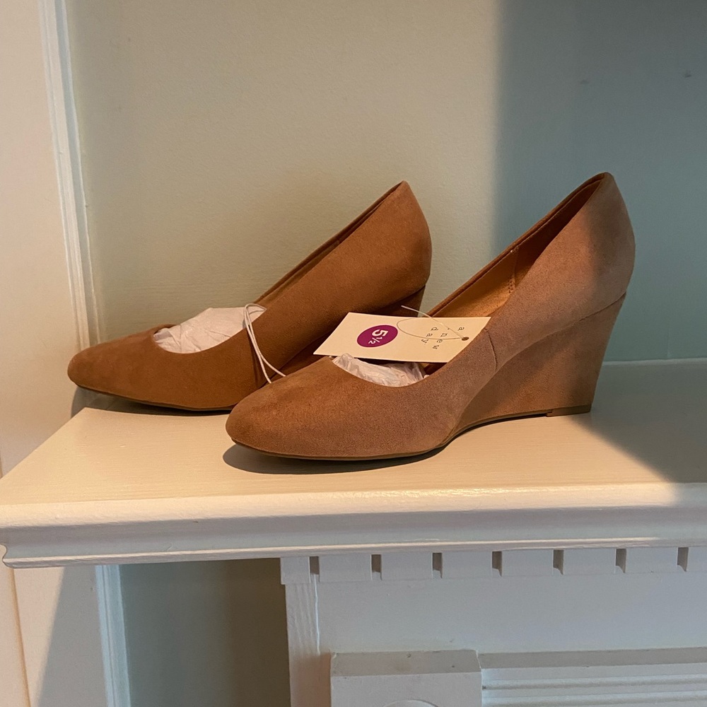 NWT A New Day Tan Colored Wedges Size 5.5